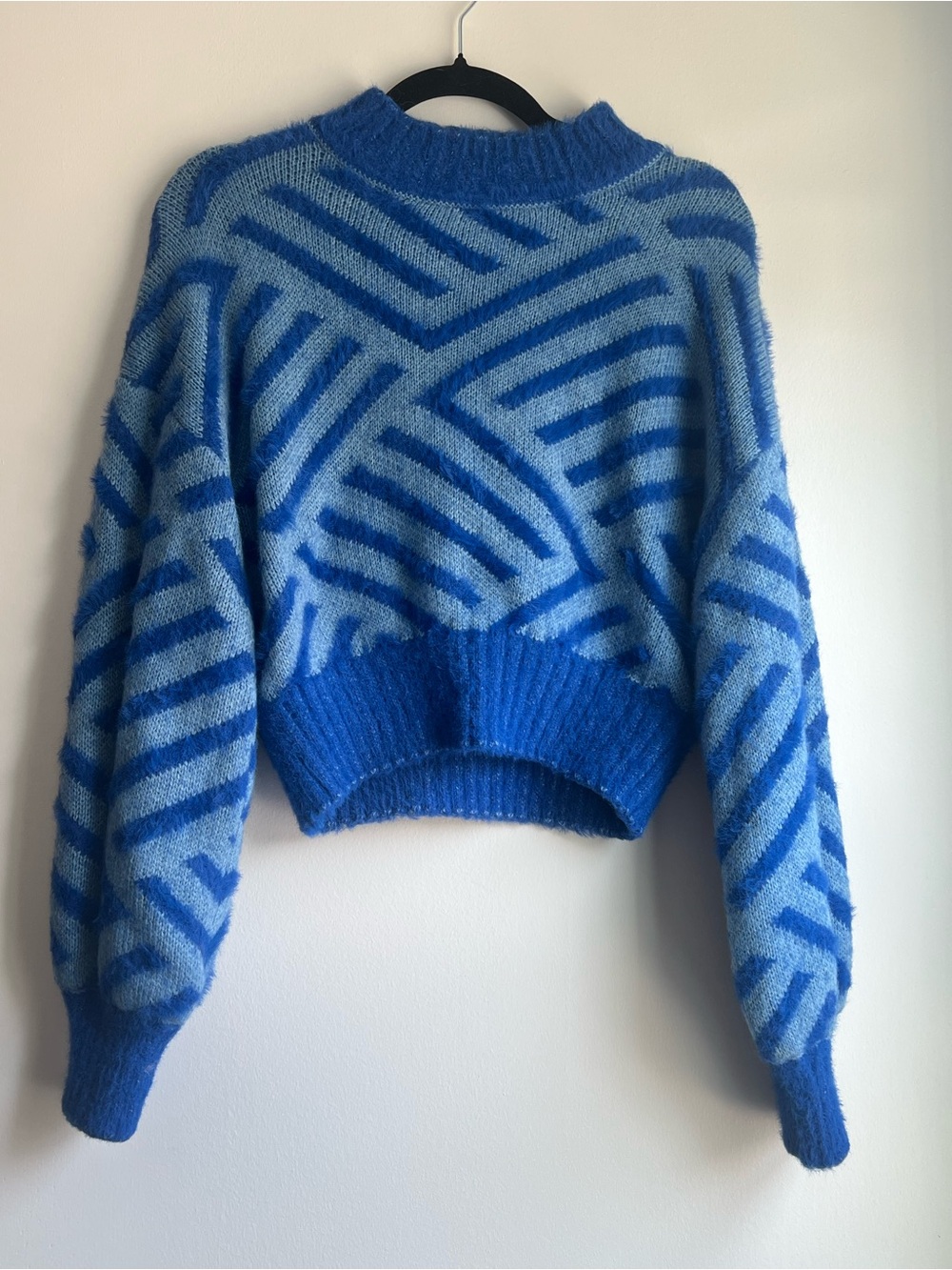 Sugarlips Two-Tone Blue Geometric Cropped Sweater
